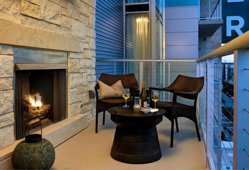 جناح مزوَّد بشرفة, Archer Hotel Austin
