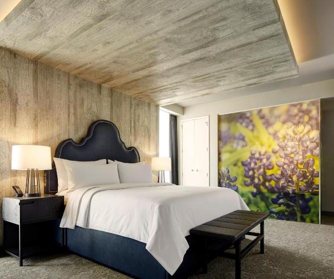 جناح مزوَّد بشرفة, Archer Hotel Austin