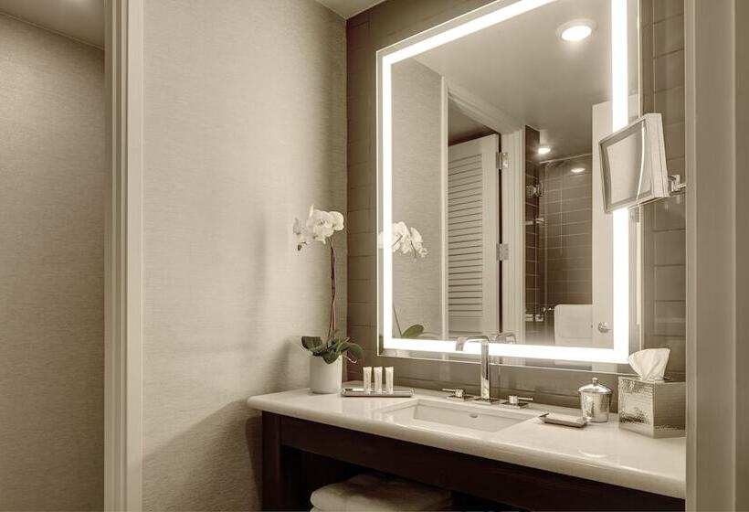 جناح مزوَّد بشرفة, Archer Hotel Austin