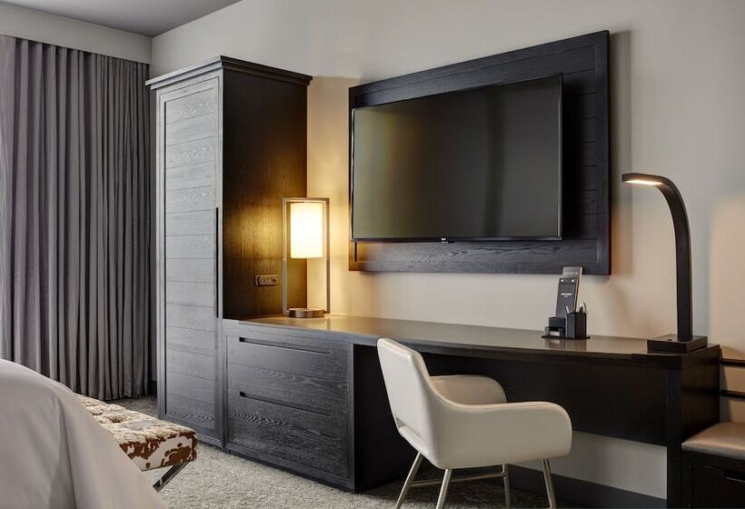 جناح مزوَّد بشرفة, Archer Hotel Austin