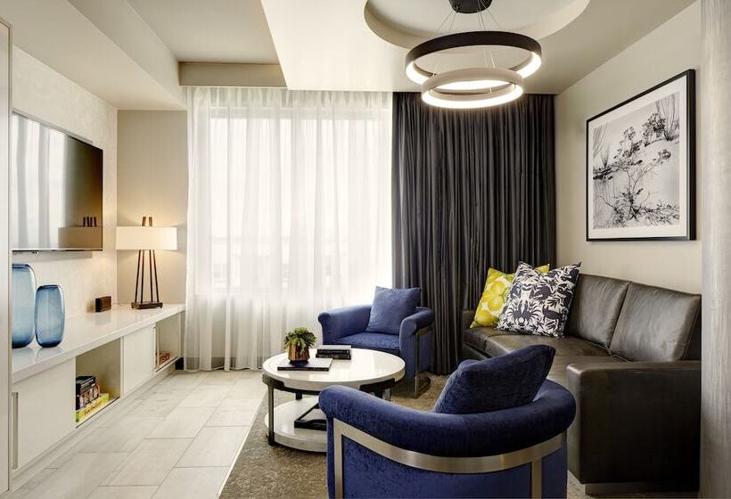 جناح مزوَّد بشرفة, Archer Hotel Austin