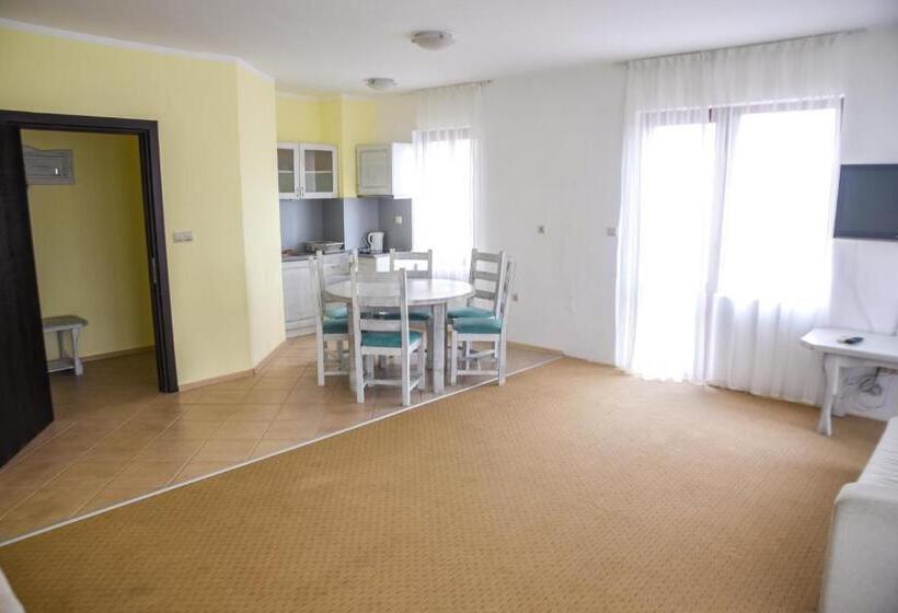 Апартаменты 2 Спальни Боковой Вид на Море, Primea Beach Residence