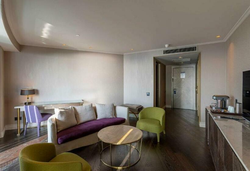 سوییت با چشم‌انداز دریا, Radisson Blu Hotel Istanbul Ottomare