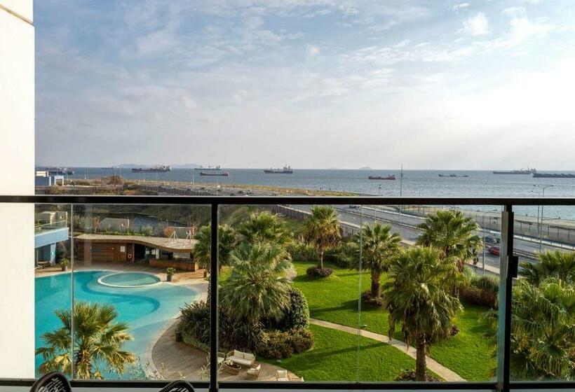 سوییت با چشم‌انداز دریا, Radisson Blu Hotel Istanbul Ottomare