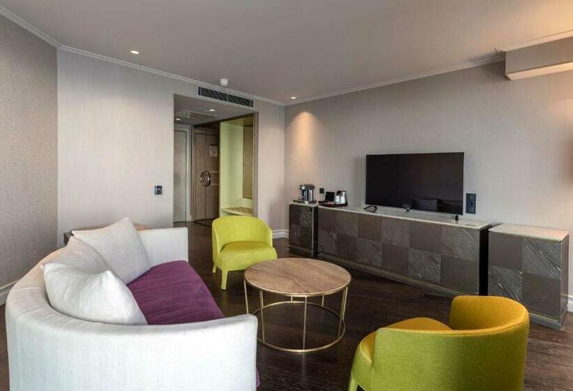 سوییت با چشم‌انداز دریا, Radisson Blu Hotel Istanbul Ottomare