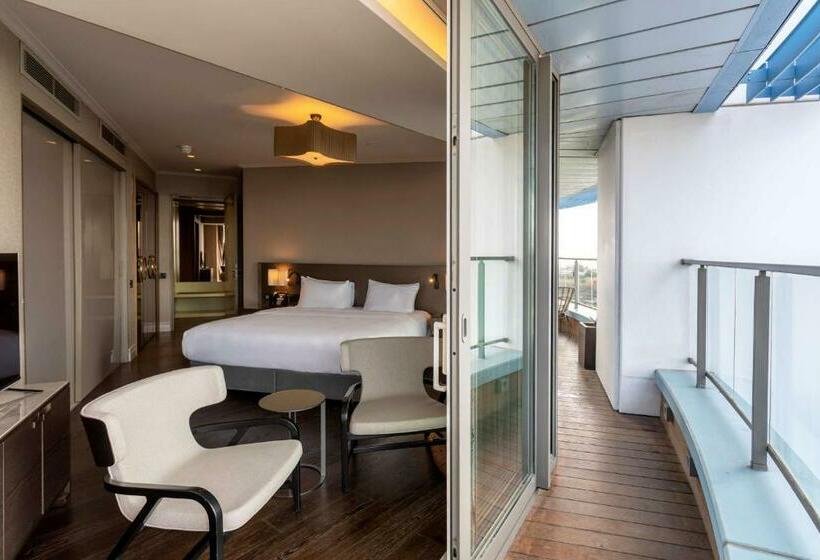 سوییت با چشم‌انداز دریا, Radisson Blu Hotel Istanbul Ottomare