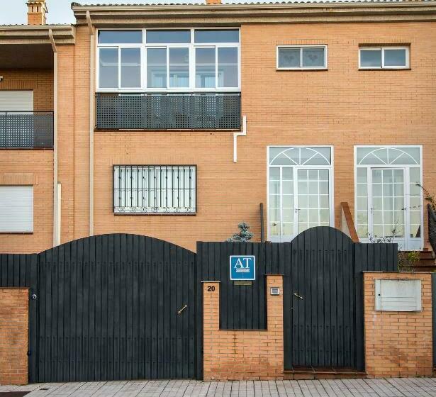 4间卧室的房子, Casa Montesol
