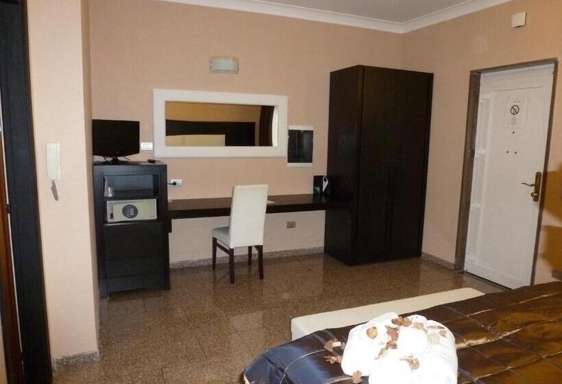 Четырехместный Номер Стандарт, Eh Suites Rome Airport Euro House Hotels