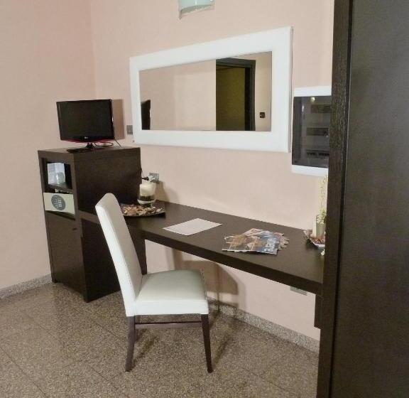 Номер Стандарт Трехместный, Eh Suites Rome Airport Euro House Hotels