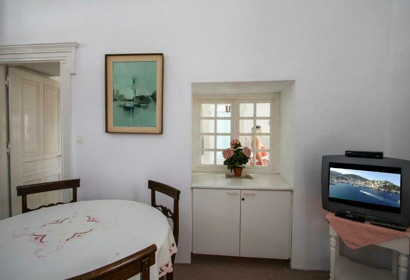 آپارتمان 1 خوابه, Achilleas Pension