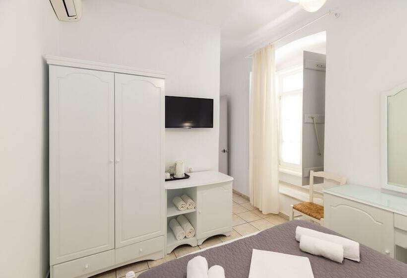 اتاق استاندارد, Achilleas Pension