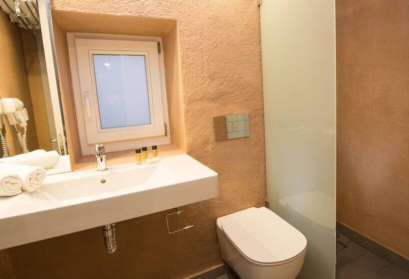 اتاق استاندارد سه نفره, Achilleas Pension