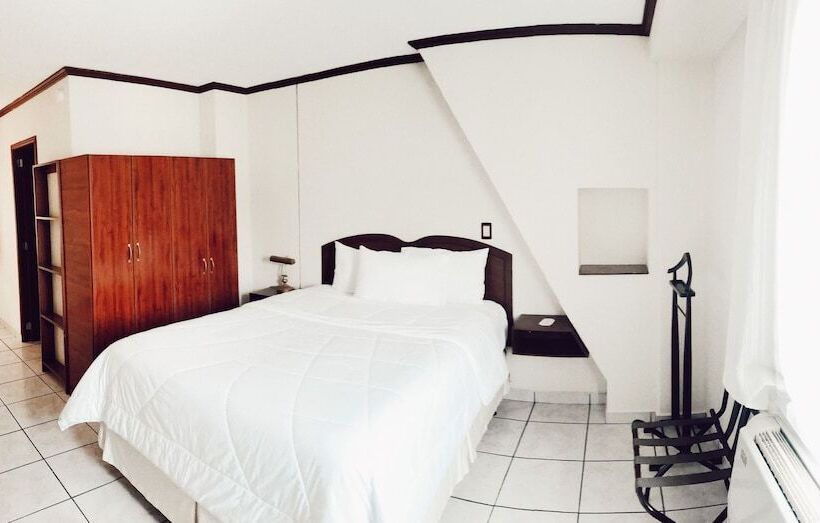 سوییت, Gardenia Inn