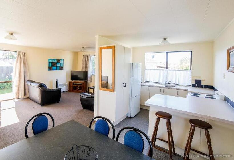 Апартаменты 3 Спальни, Richmond Motel And Holiday Park