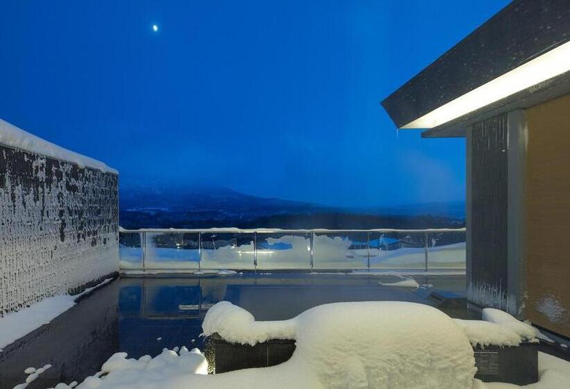 اتاق پنت هاوس, Aya Niseko