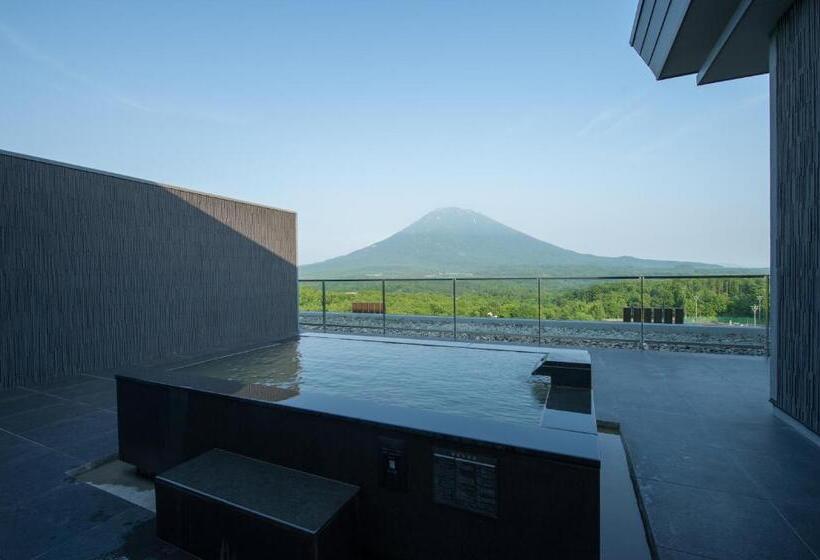 اتاق پنت هاوس, Aya Niseko