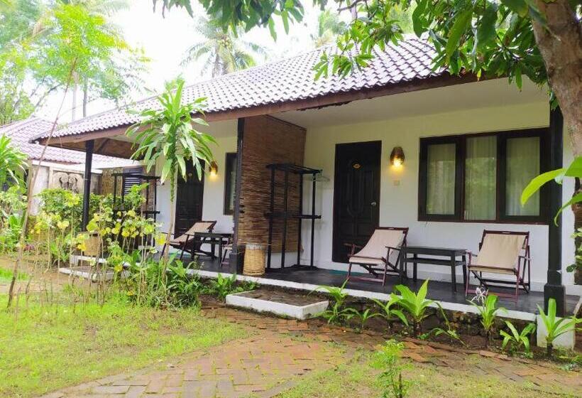 اتاق استاندارد سه تخته با چشم‌انداز باغ, Emerald Sea Resort