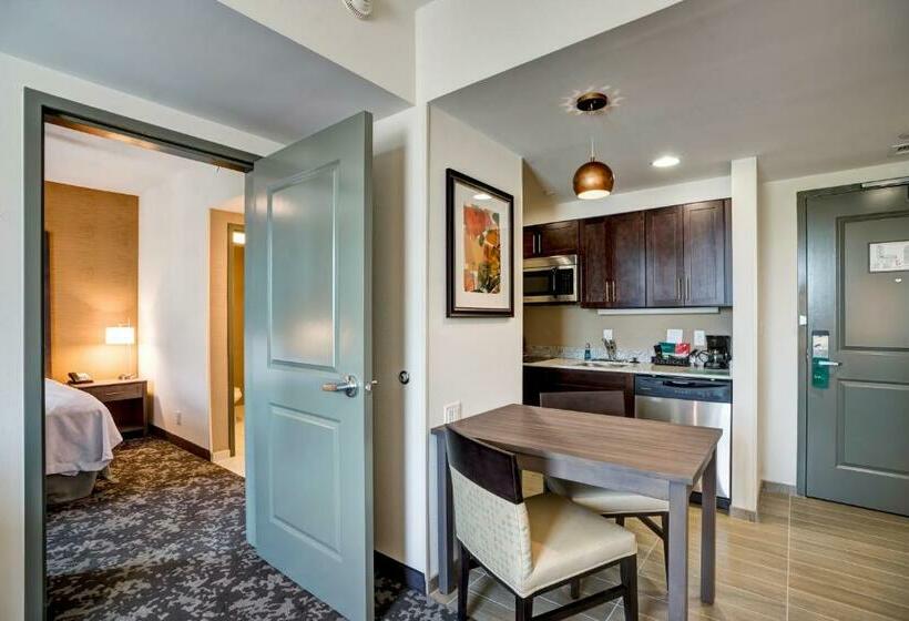 Люкс Кровать Кинг, Homewood Suites By Hilton Christiansburg
