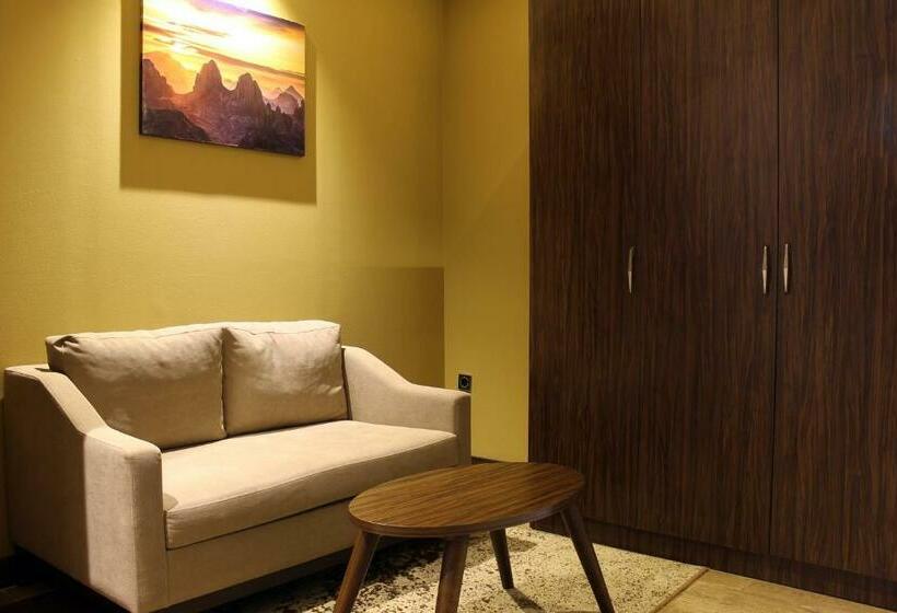 سوییت با چشم‌انداز استخر, Lb Suites