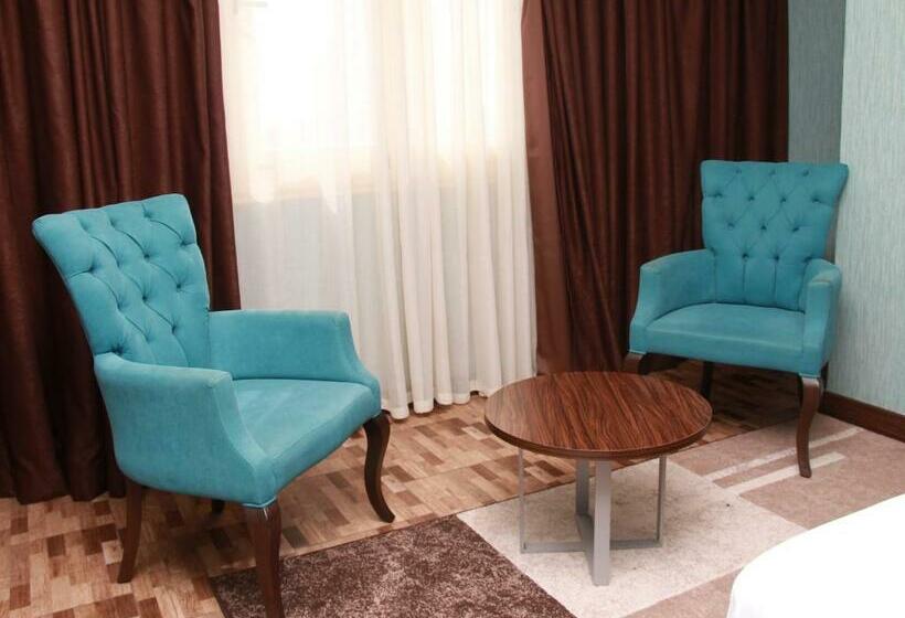 استودیو خانوادگی, Lb Suites