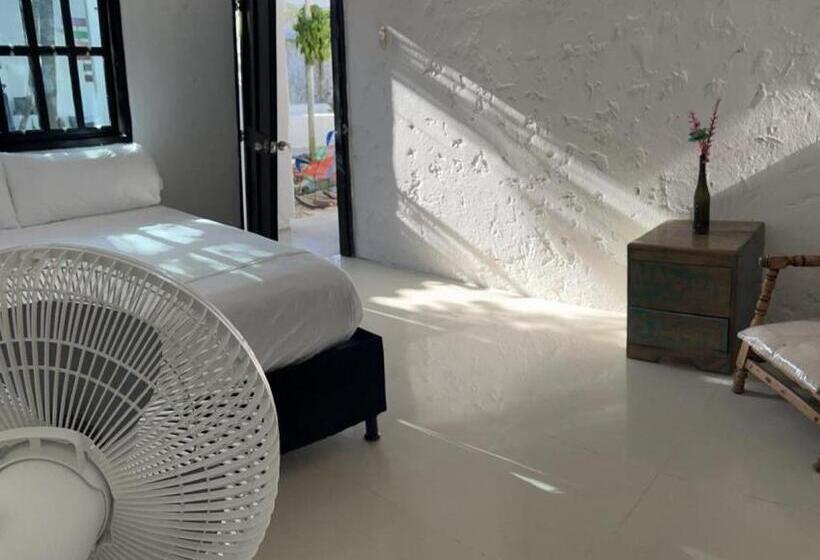 Номер Стандарт Трехместный, Room In Lodge   Tr V2d Hostel Room Near Castillo San Felipe With Pool And Wifi