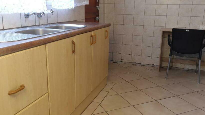 Номер Стандарт Совместная Ванная, Ojong S Court Kraaifontein