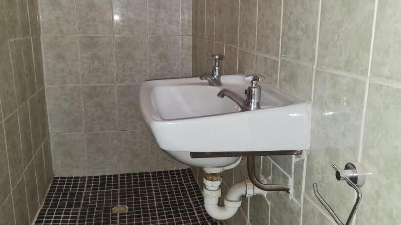 Номер Стандарт, Ojong S Court Kraaifontein
