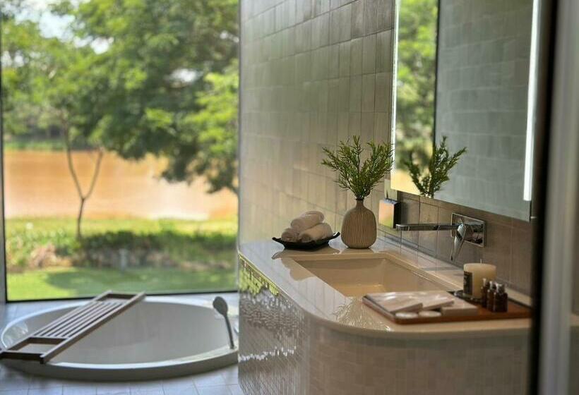 Deluxe room with river view, Riva Vista Riverfront Resort Chiangrai