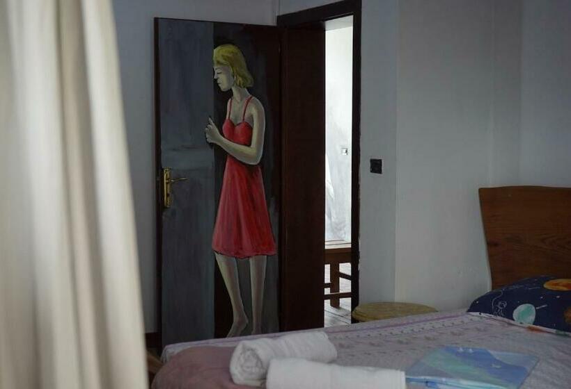디럭스 룸, Divina Hostel