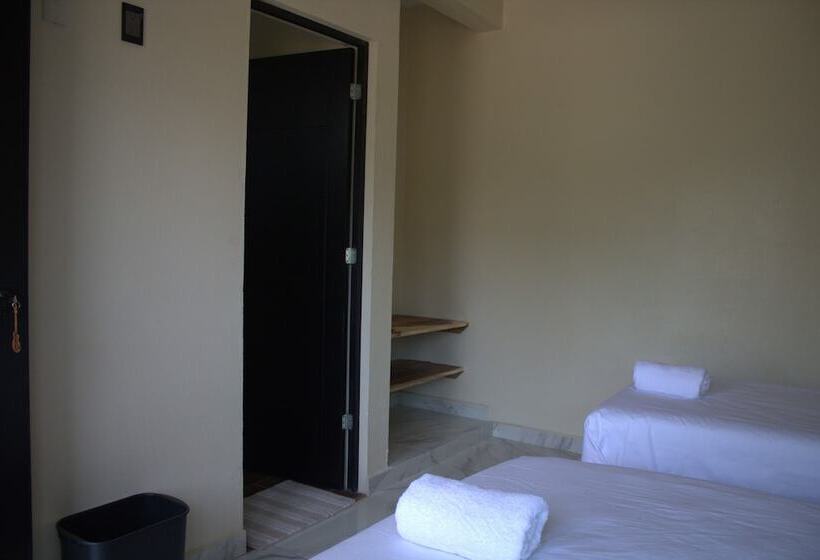 اتاق استاندارد, Guitarra Inn