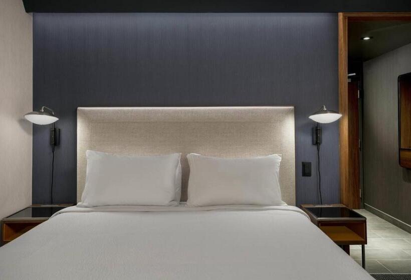 스탠다드 룸 퀸사이즈 침대, Courtyard By Marriott Montreal Laval
