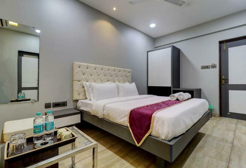 Номер Deluxe, Fabhotel Grand Inn I   Ttc Industrial Area, Dighe