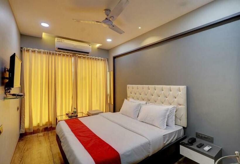 Номер Deluxe, Fabhotel Grand Inn I   Ttc Industrial Area, Dighe