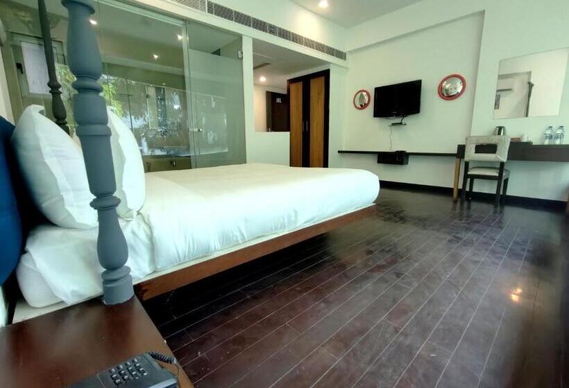 חדר דחוקס עם מיטת קינג, The Sky Imperial Hotel Yahvi