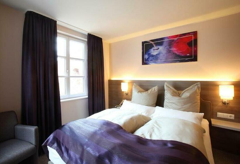 Номер Стандарт, Mainchateau