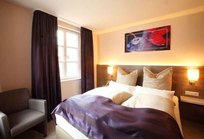 Номер Стандарт, Mainchateau