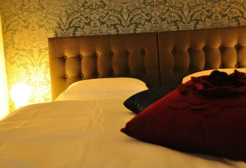 Quarto Superior, Six! Eat Work Sleep