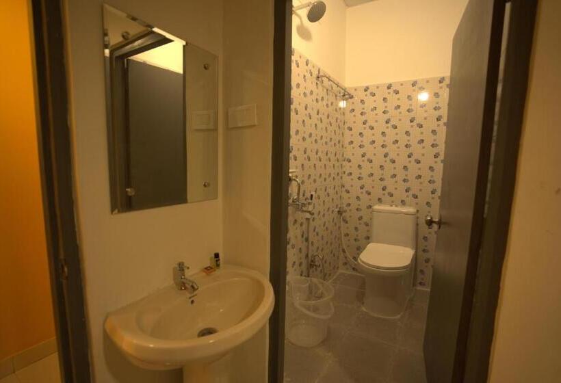 اتاق لوکس, Yellow Bells Signature Hitec City