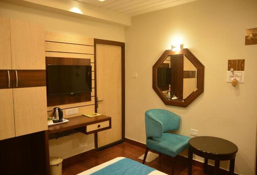Номер Superior Одноместный, Avenue Plaza ! Serampore   Samrat Restaurant, N S Avenue