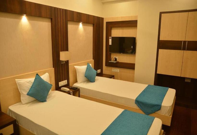 Номер Deluxe, Avenue Plaza ! Serampore   Samrat Restaurant, N S Avenue