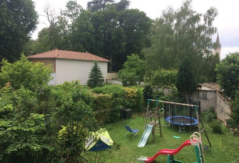 패밀리 룸 가든 전망, Chambre Spacieuse Au Calme Proche De Lyon