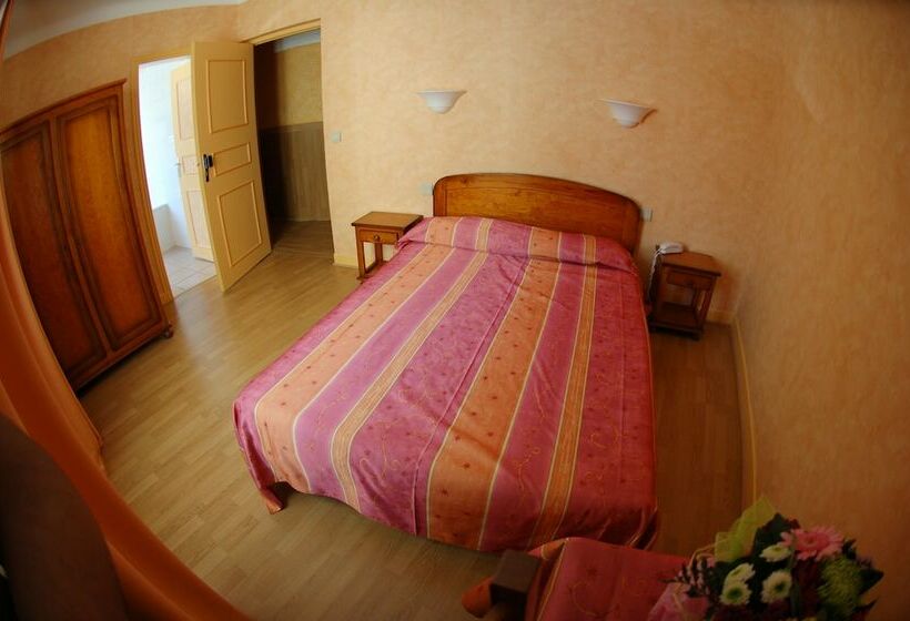 Номер Стандарт Индивидуальный, Hôtel Des Couronnes Châteaudun