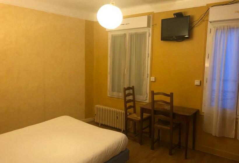 Номер Стандарт, Hôtel Des Couronnes Châteaudun