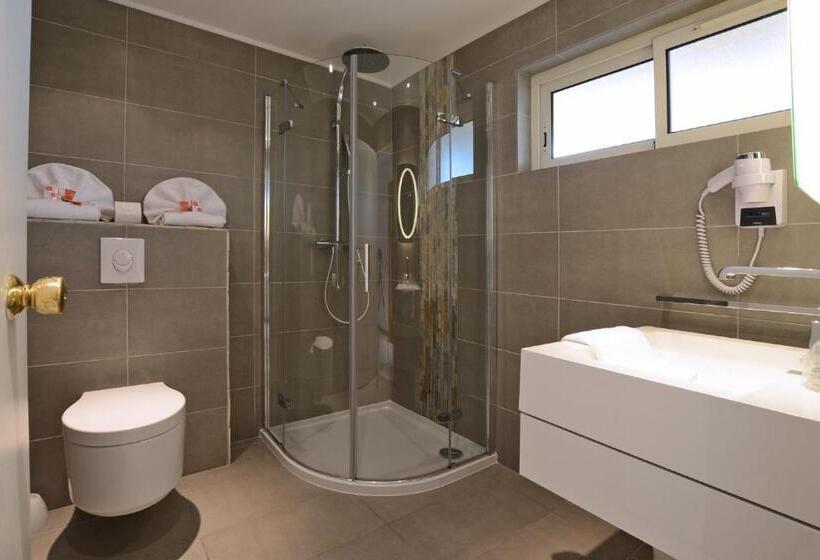 اتاق راحتی سه تخته, Calvi Hôtel