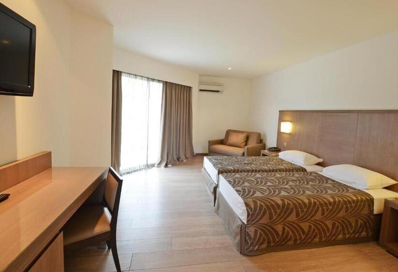 اتاق راحتی سه تخته, Calvi Hôtel
