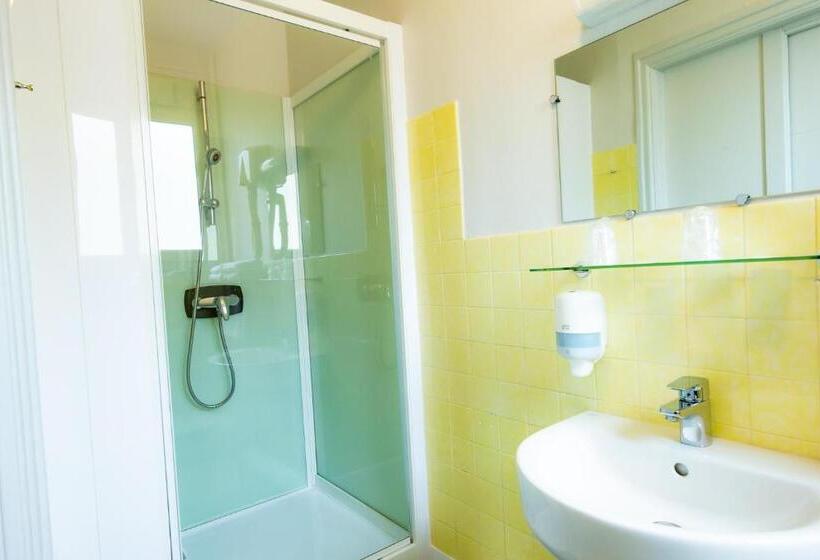 Семейный Номер, Logis Hotel Du Chateau