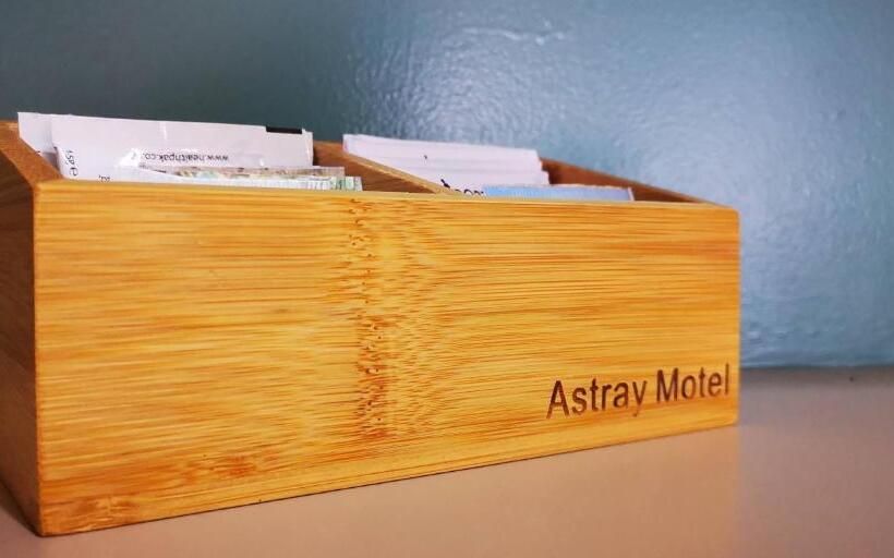 Escritório Estándar, Astray Motel