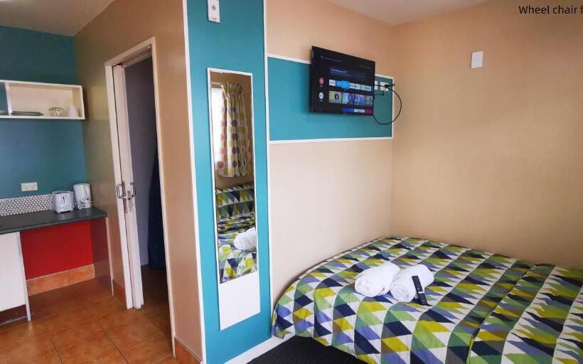 Escritório Estándar, Astray Motel