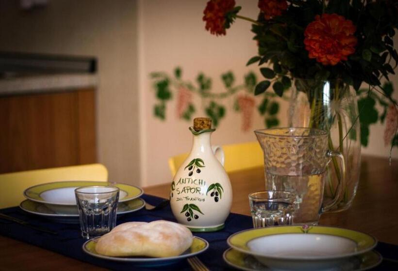 Economy Studio, Casa Vacanze Isophylla