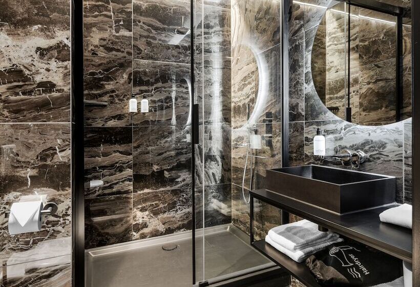 اتاق راحتی, Le Marin Boutique